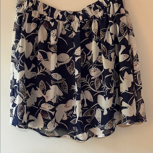 Old Navy Skirt Size M bird pattern, Flowy - Picture 3 of 7